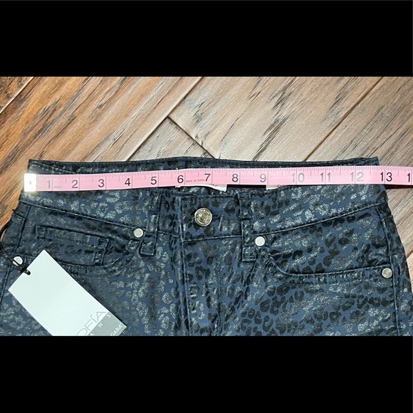 SOFIA VERGARA ROSA HI RISE CURVY ANKLE JEANS - Picture 7 of 9